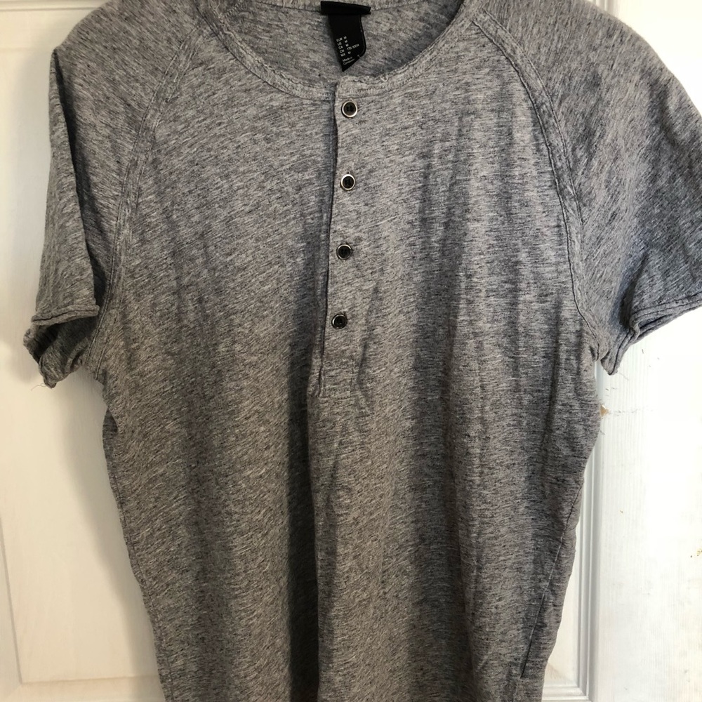 Grey t shirt